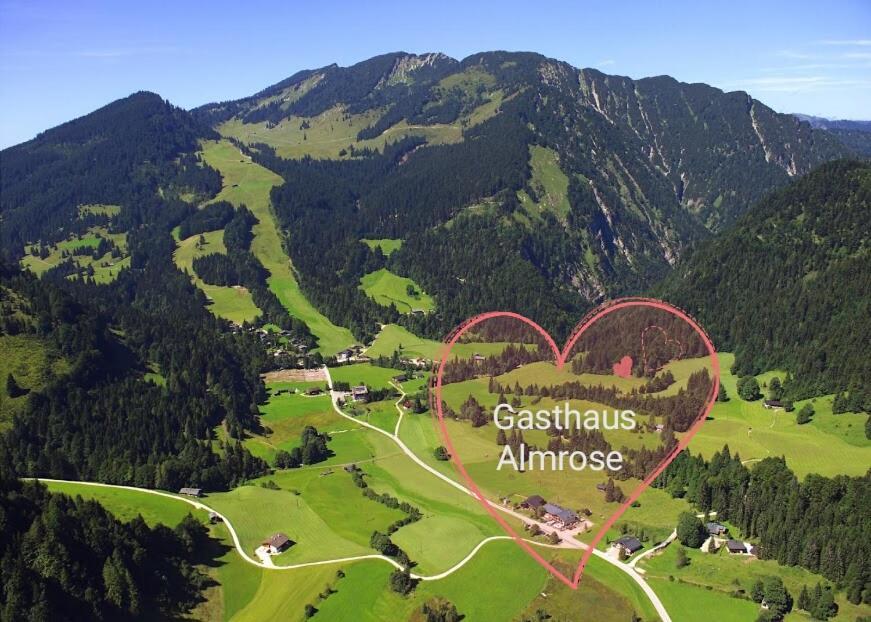 Alpengasthof Almrose Im Heutal ウンケン エクステリア 写真